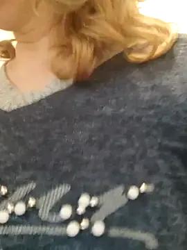 Elza01 — Flash tits