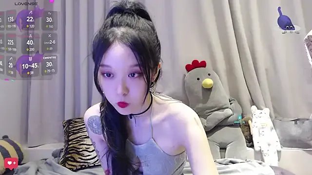 Etherealcat33 on StripChat 