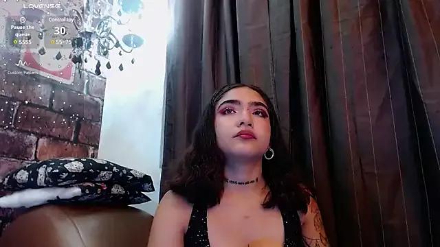 HelenaSwani on StripChat 