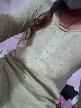 hiddennisha on StripChat 