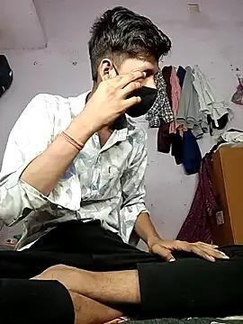 hiddennisha on StripChat 