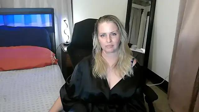 HollieBim on StripChat 