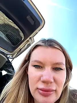 justmilaa — SQUIRT IN REAL MALL