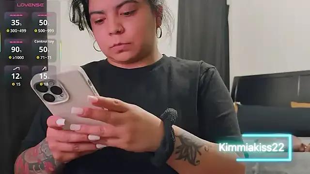 kimmiakiss22 on StripChat 