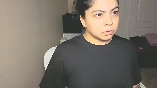 kimmiakiss22 on StripChat 
