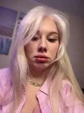 LaraHollywood on StripChat 
