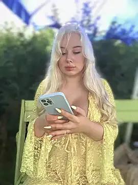 LaraHollywood on StripChat 