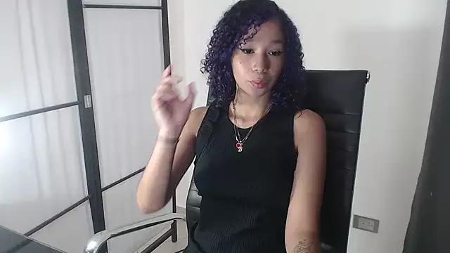 LaylaBreeze4 on StripChat 