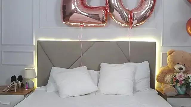 LeilaLow on StripChat 