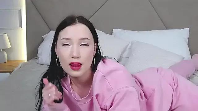 LeilaLow on StripChat 