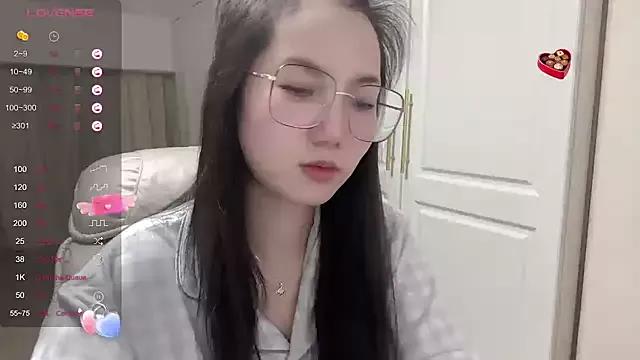 LeLe-666 on StripChat 