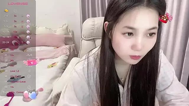 LeLe-666 on StripChat 