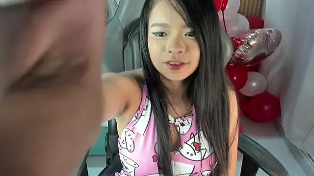 Lili_16 on StripChat 