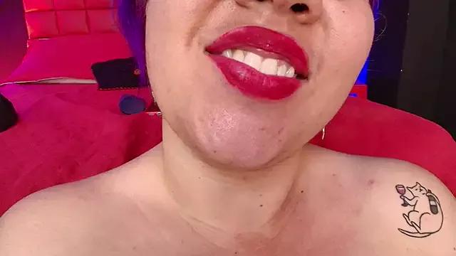 Lilih_golden on StripChat 