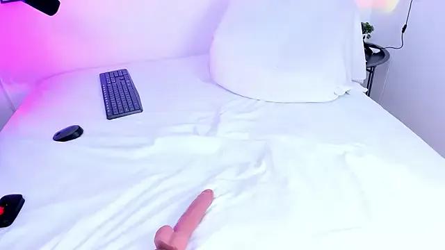 little_ivonne on StripChat 