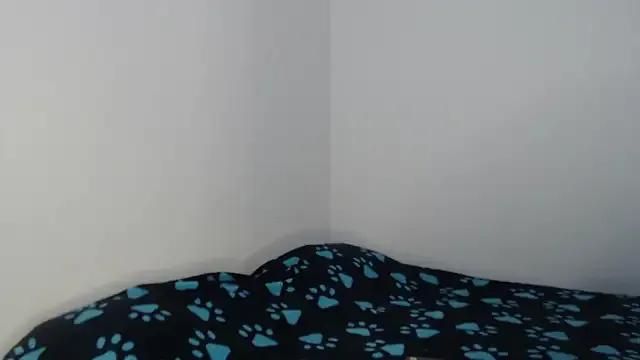 littleemma_77 on StripChat