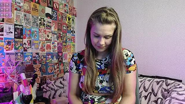 LittleLeen on StripChat 