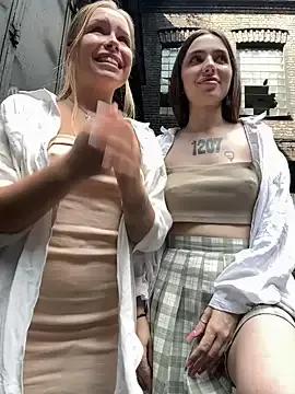Liza_risky — PICH+TUG NAKED NIPPLES ON PUBLIC TOILET