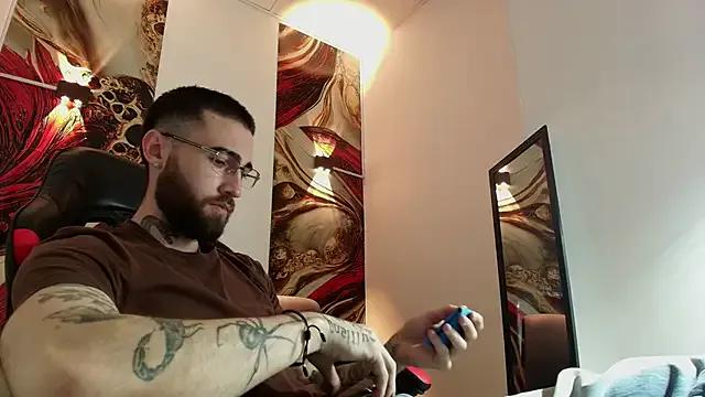 Luke_davis01 — BIG-DICK AND PLAY HARD! 