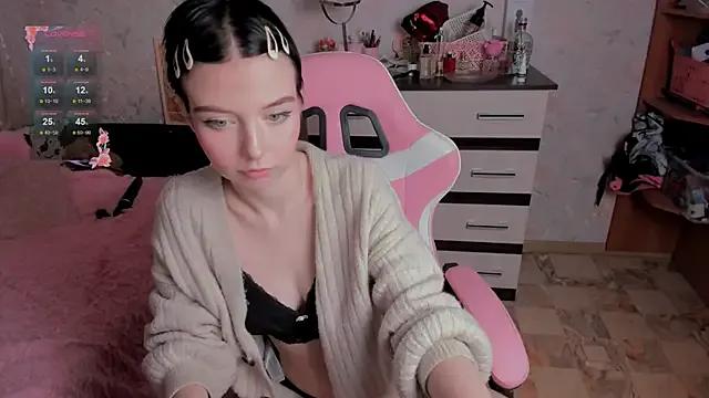 margopink — topless 10 min + suck fingers