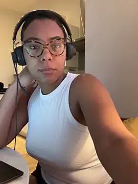 Melia_Rayne — Naked & pussy play