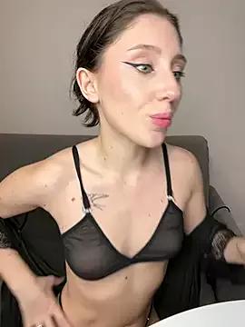 MiaaLoveeee on StripChat 