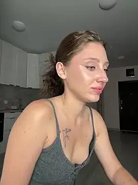 MiaaLoveeee on StripChat