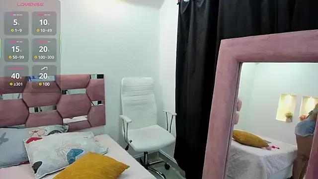 MiiaSmith__ on StripChat