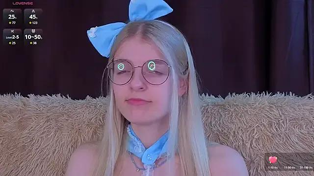 MonicaShiny — Freechat on StripChat