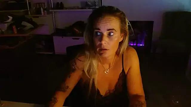 MystiqueMaven — Striptease
