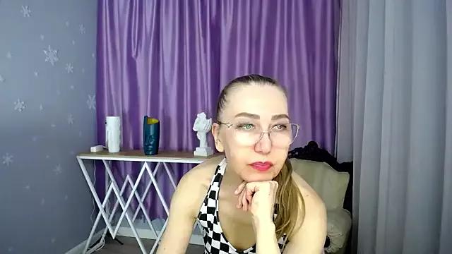 queen_a_n_i on StripChat 