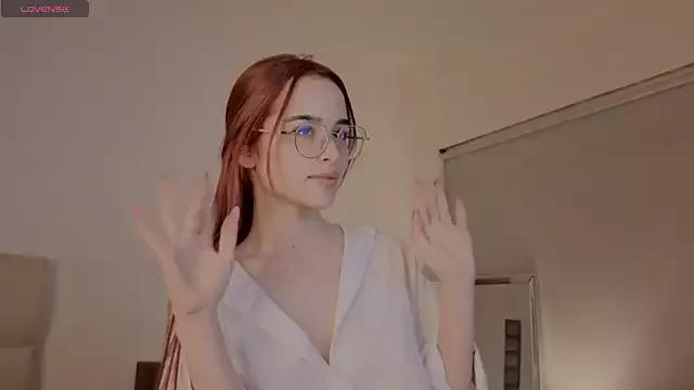 Roxxy_mora on StripChat 
