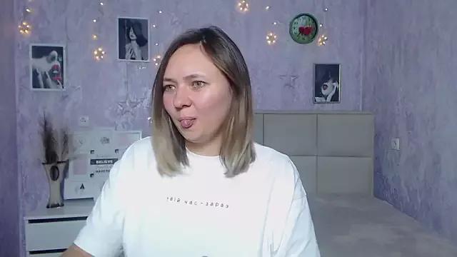 SallyVerda on StripChat 