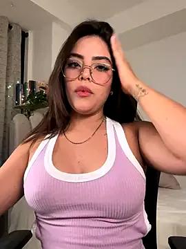 Sara-Evans on StripChat 