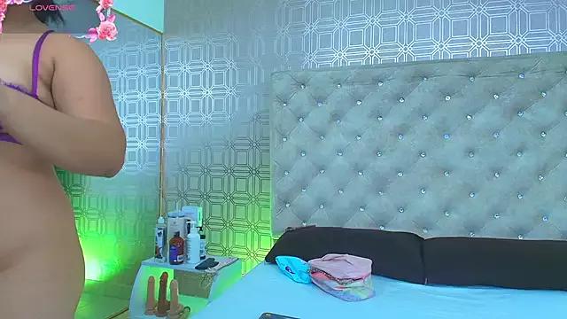 Sara_Desire on StripChat 