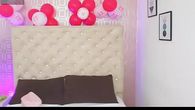 Sara_Desire on StripChat 