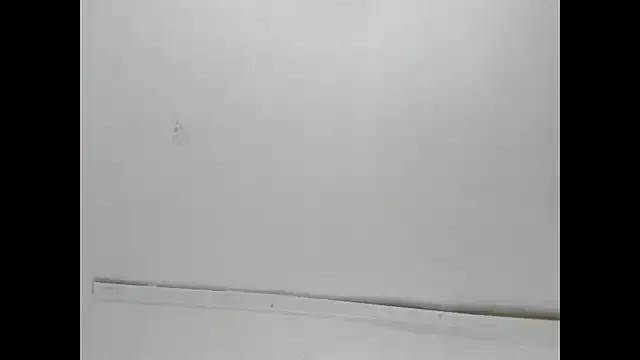 SaraDesirexo on StripChat 