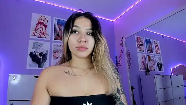 SaraWesst on StripChat 