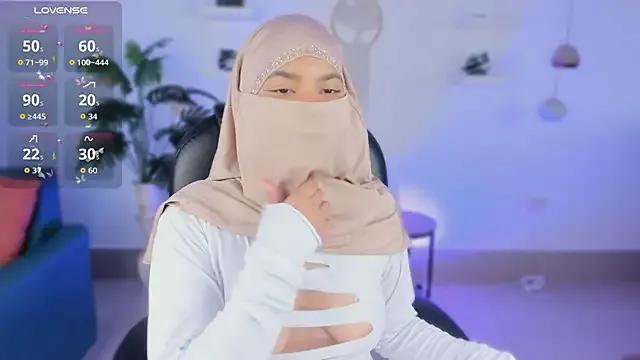 saray_halam on StripChat 