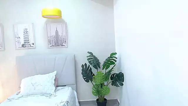 Sassy--Girl on StripChat 