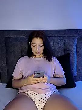 summi10 — Pussy near cam