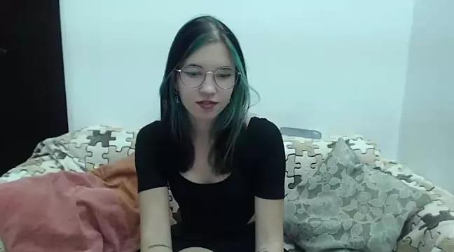 Sweet_Beee on StripChat 