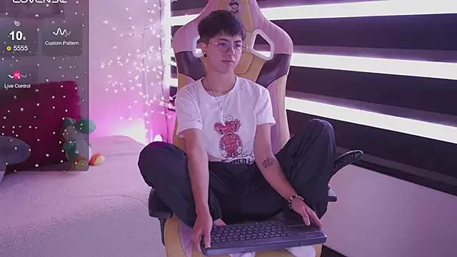 tommy_blue on StripChat 